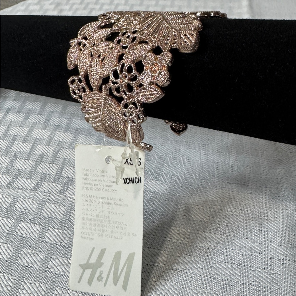NWT H&M Rose Gold Floral Cutout Cuff Bracelet – XS/S